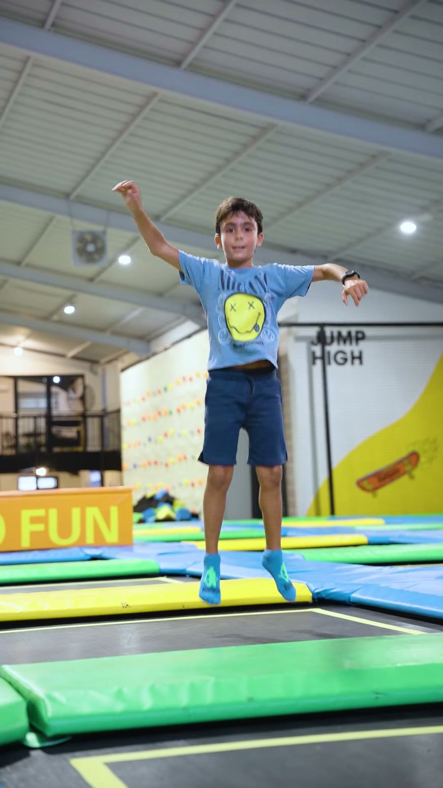 Enfant en plein saut
